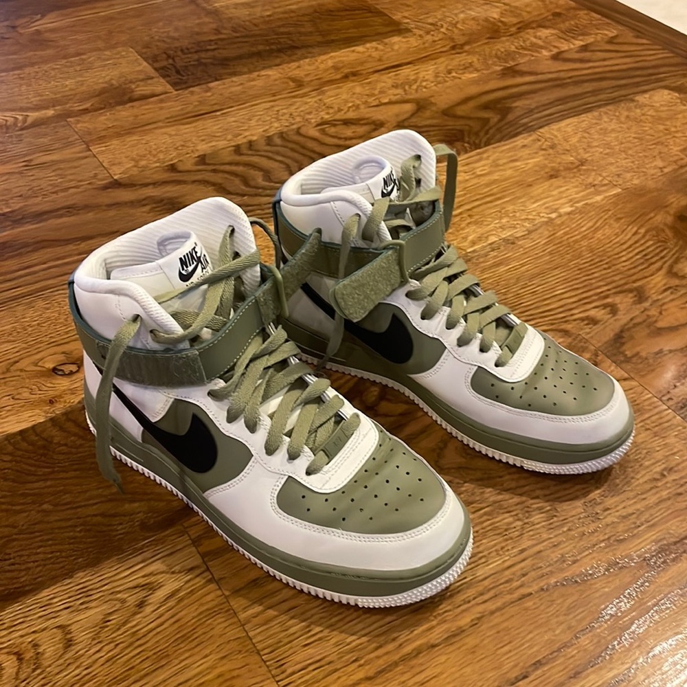Like New! Nike Air Force 1 High - Woman’s 9.5 White/Black/Light Olive Green